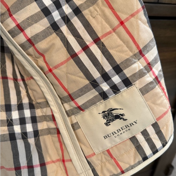 Burberry London Women’s Light Tan Quilted Jacket - Picture 4 of 10